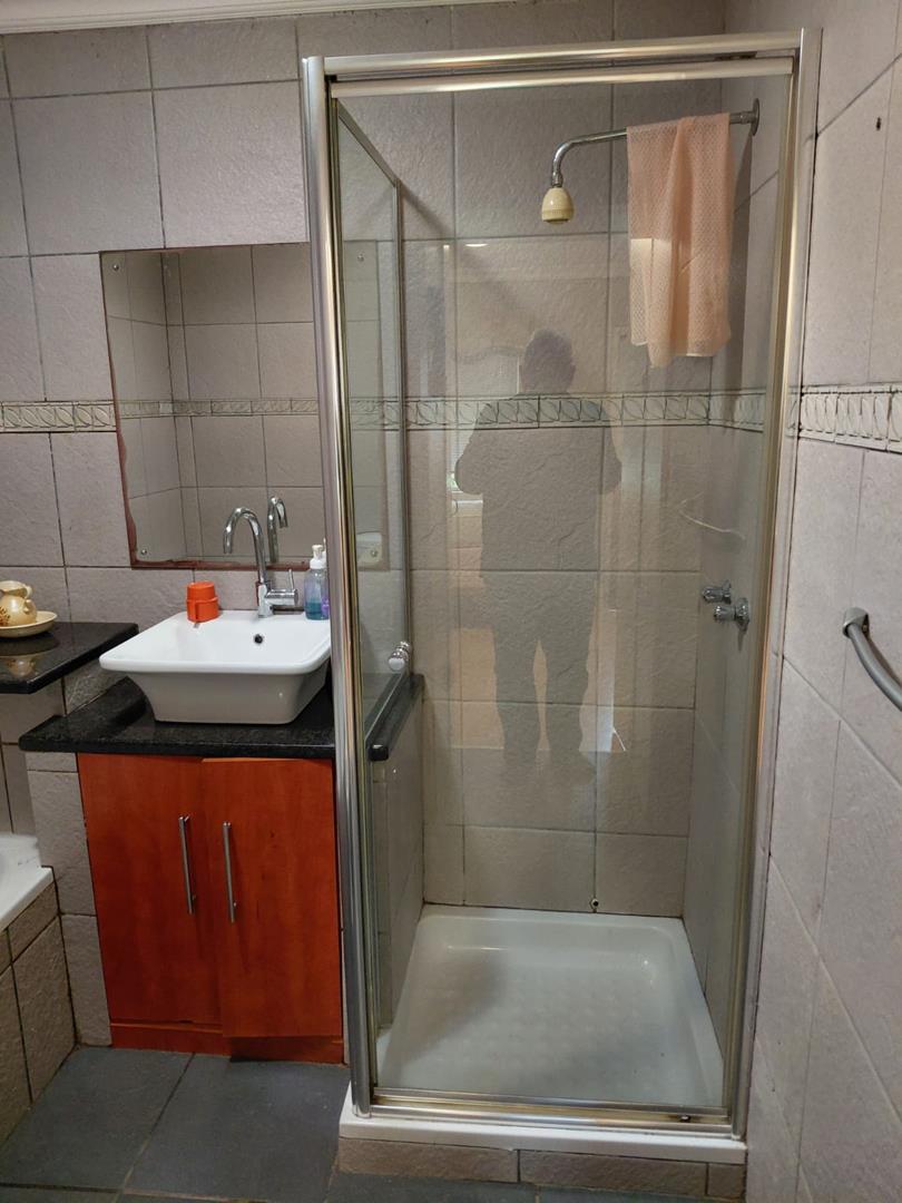 To Let 3 Bedroom Property for Rent in Loevenstein Western Cape